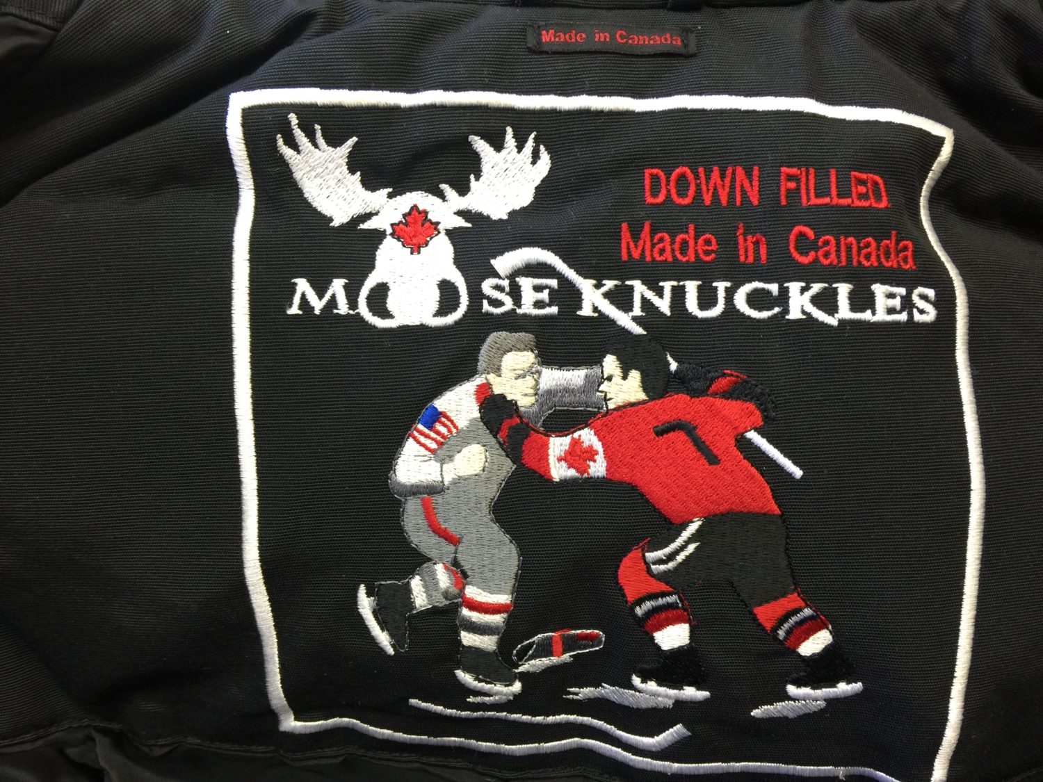 RÈGLEMENT APPROUVÉ : Moose Knuckles " Fabriqué au Canada " -